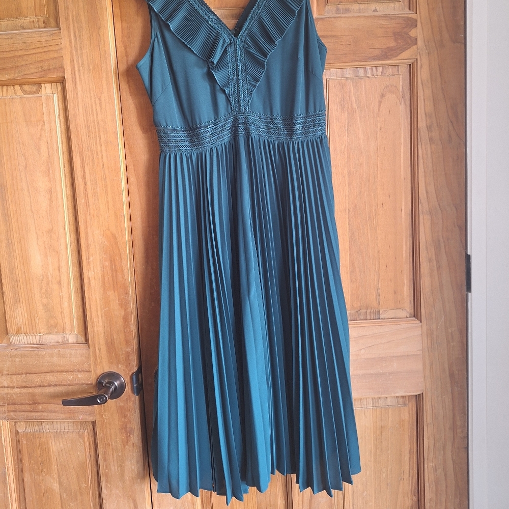 Dex Green Pleated A-Line Dress - Picture 3 of 7